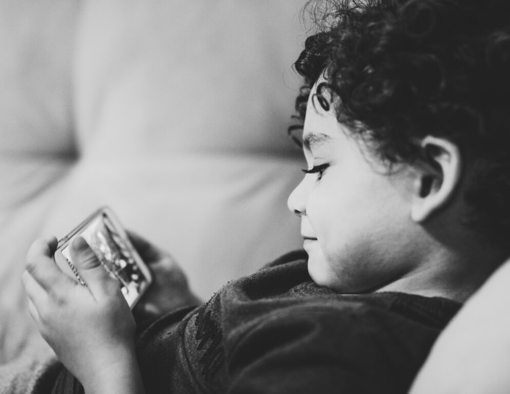 kid-w-smartphone-diego-passadori-641501-unsplash_resize_resize-2